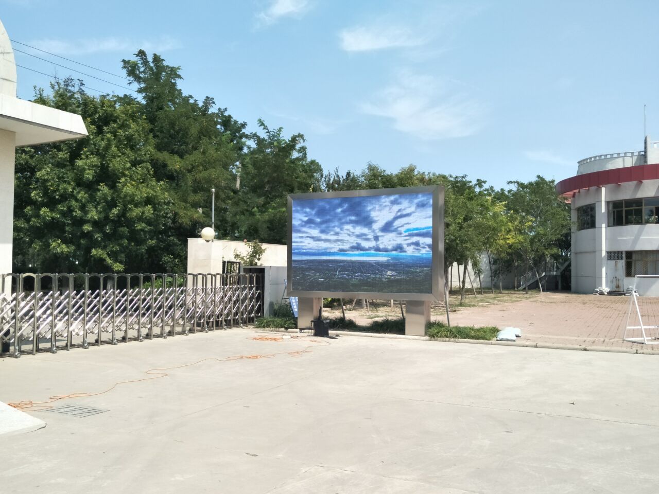天津大港实验中学P8室外表贴5.jpg